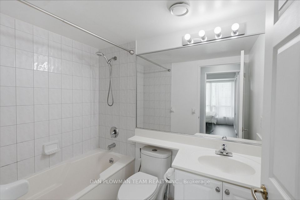 8 Lee Centre Drive 913, Toronto, ON M1H 3H8 14
