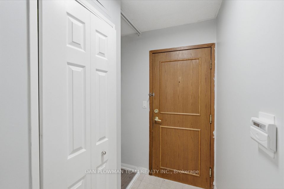 8 Lee Centre Drive 913, Toronto, ON M1H 3H8 5