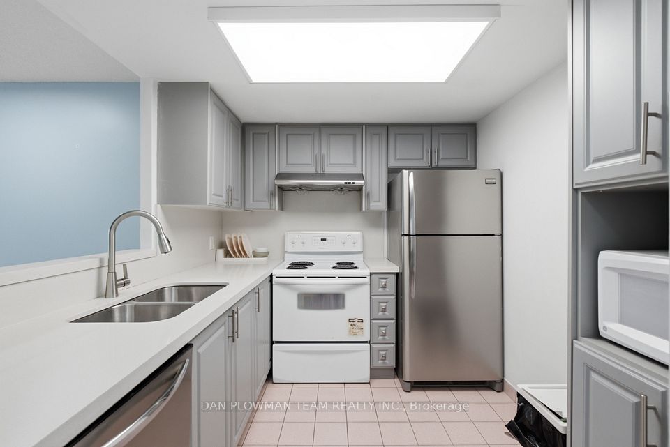 8 Lee Centre Drive 913, Toronto, ON M1H 3H8 7