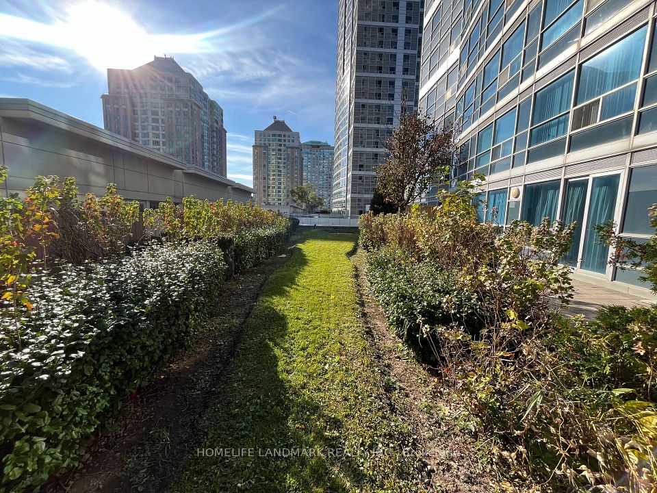 38 Lee Centre Drive 508, Toronto, ON M1H 3J7 14