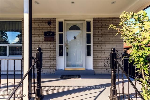 22 Griselda Crescent, Toronto, ON M1G 3P6 2