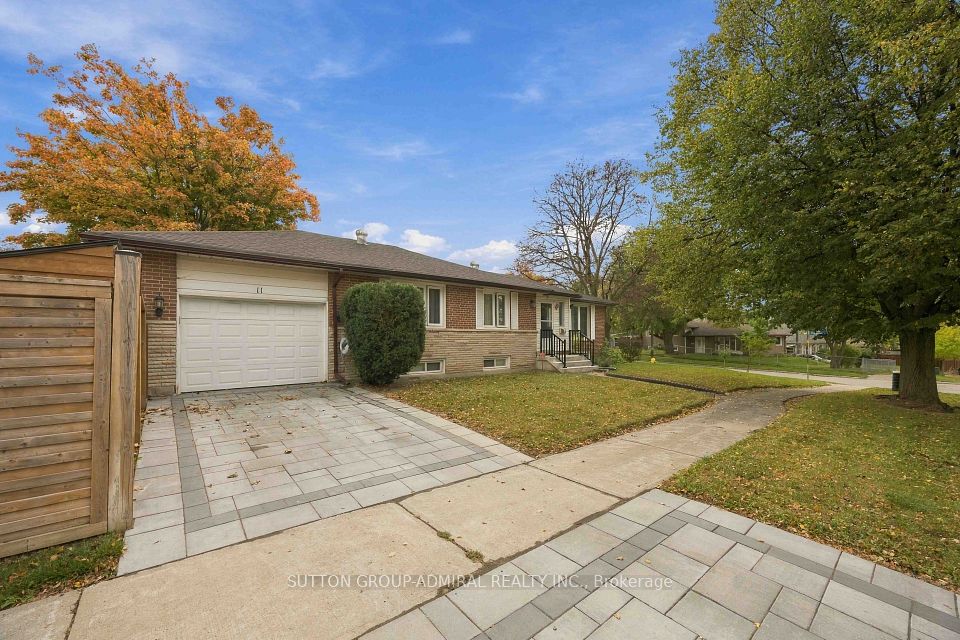 11 Summerglade Drive, Toronto, ON M1S 1W8 3