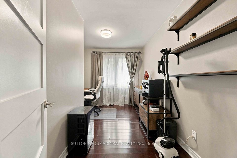 11 Summerglade Drive, Toronto, ON M1S 1W8 18