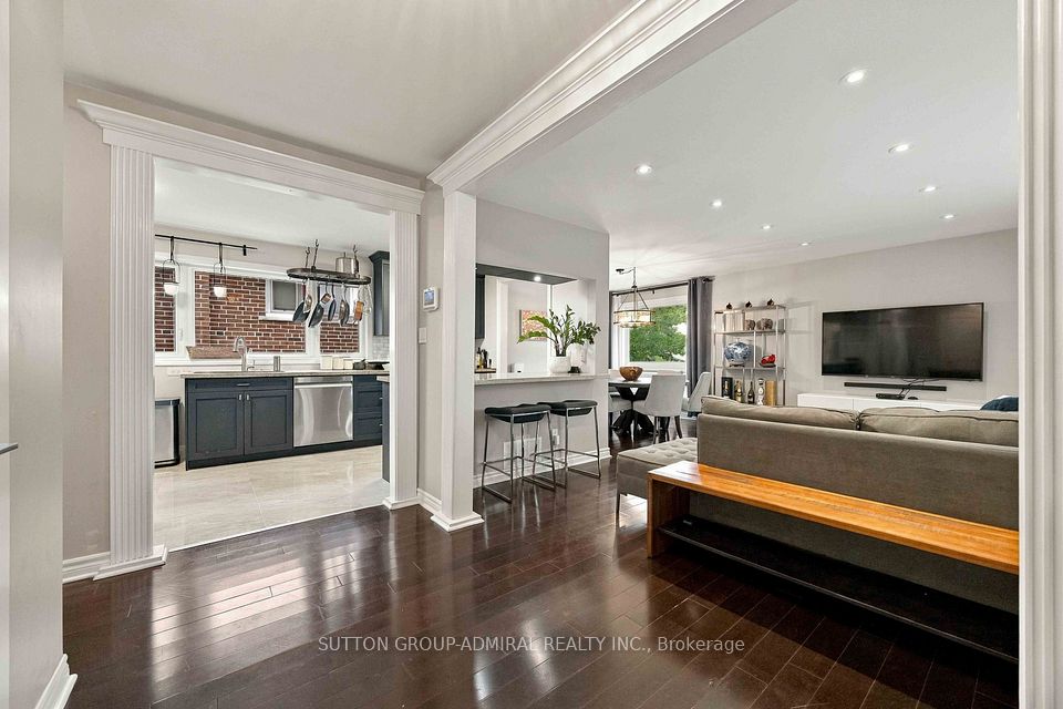 11 Summerglade Drive, Toronto, ON M1S 1W8 5