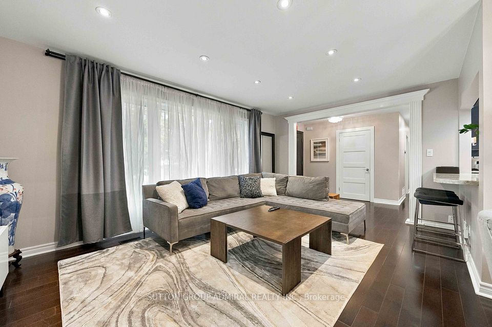 11 Summerglade Drive, Toronto, ON M1S 1W8 8
