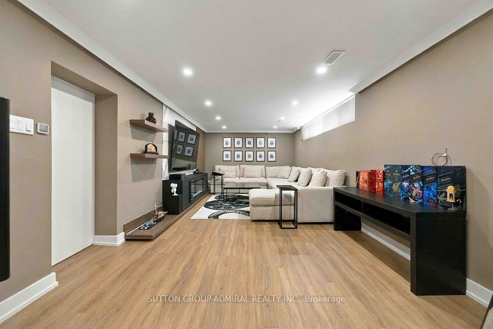 11 Summerglade Drive, Toronto, ON M1S 1W8 23