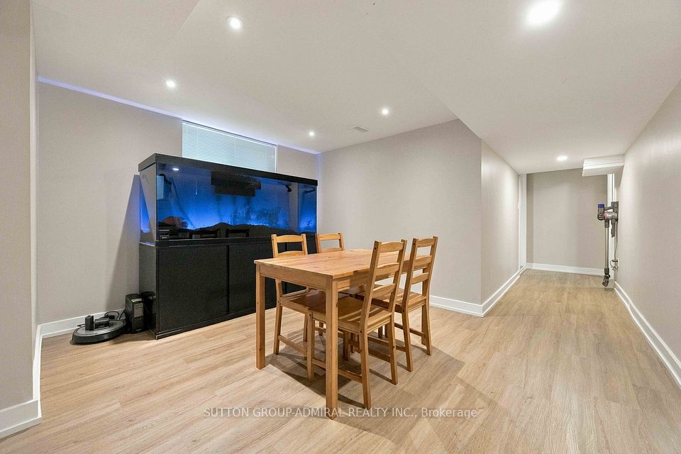 11 Summerglade Drive, Toronto, ON M1S 1W8 25