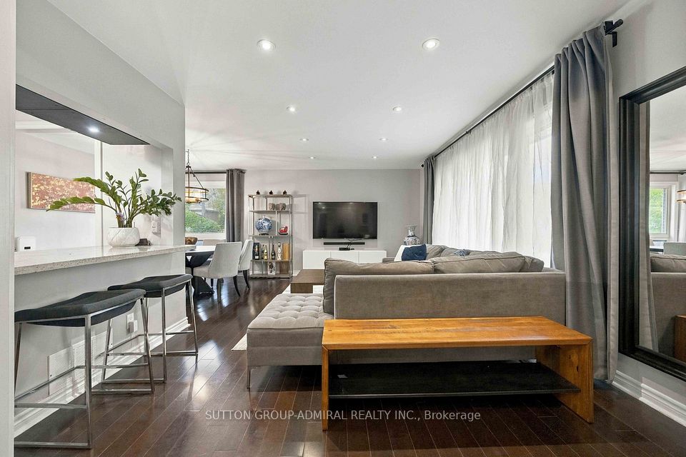 11 Summerglade Drive, Toronto, ON M1S 1W8 6