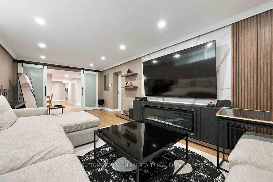 11 Summerglade Drive, Toronto, ON M1S 1W8 24