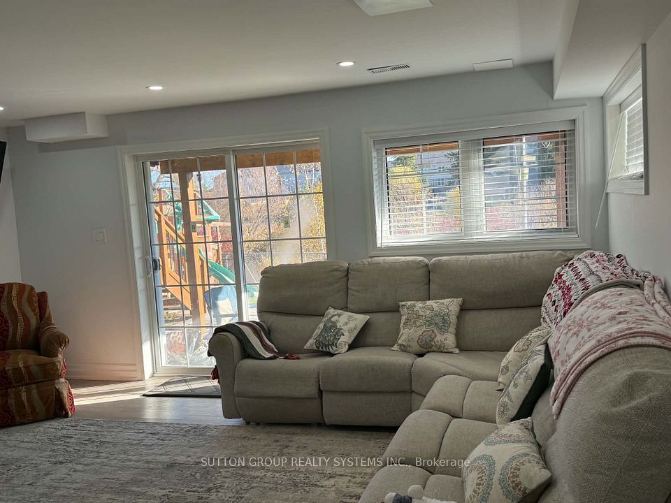 2541 Snow Knight Drive, Oshawa, ON L1L 0K2 2