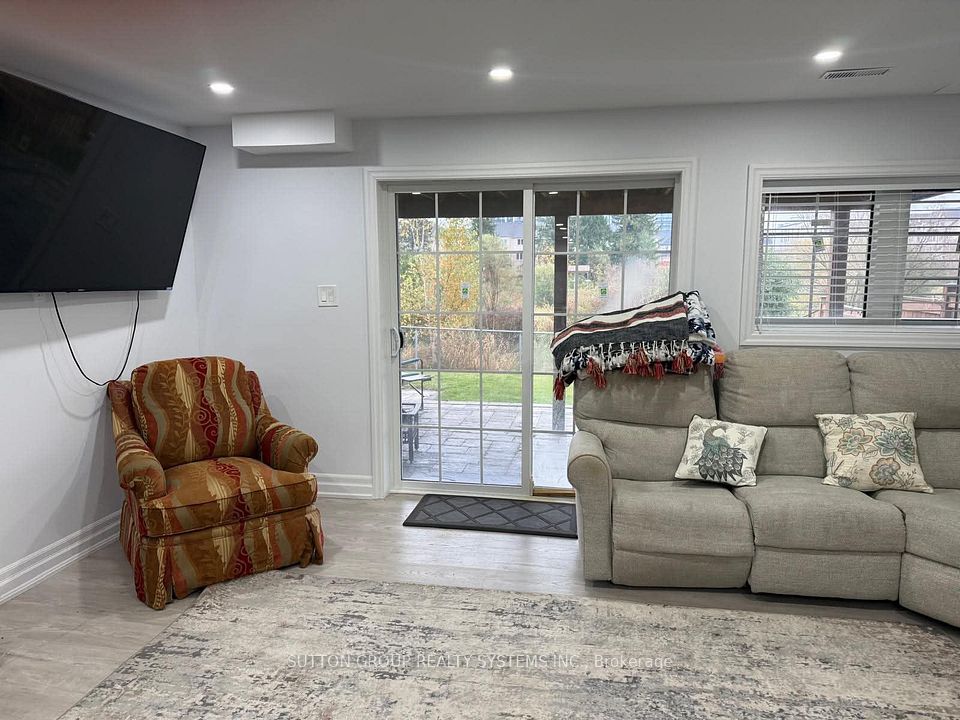 2541 Snow Knight Drive, Oshawa, ON L1L 0K2 5