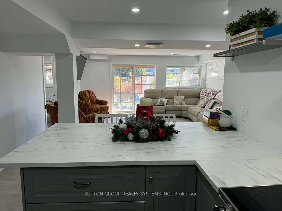 2541 Snow Knight Drive, Oshawa, ON L1L 0K2 6