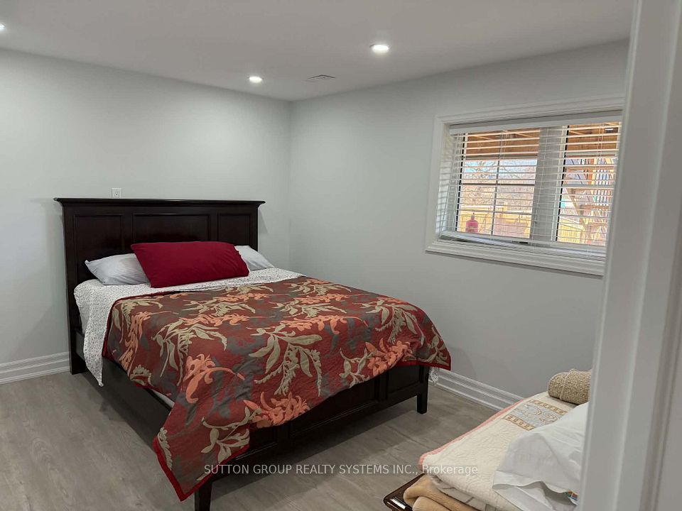 2541 Snow Knight Drive, Oshawa, ON L1L 0K2 9