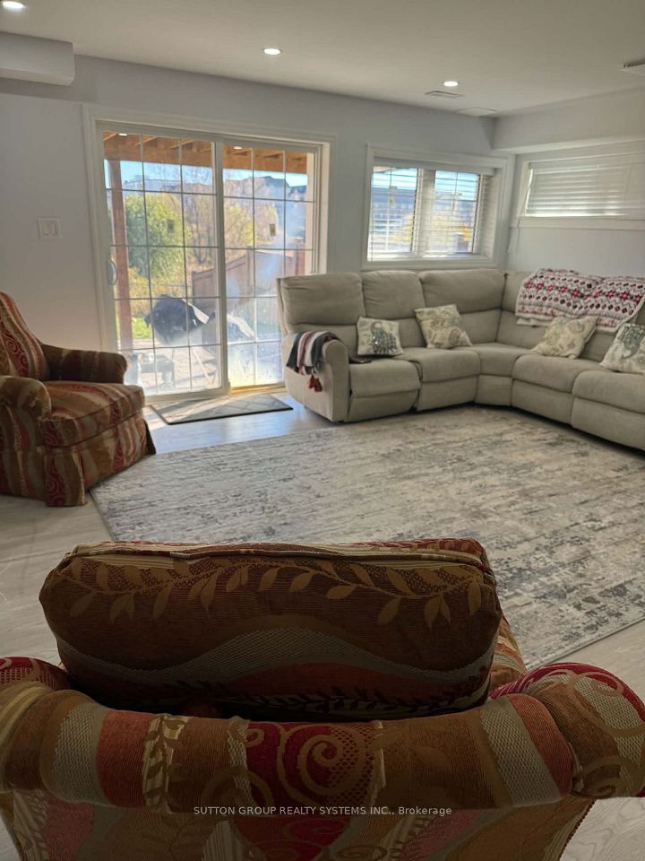 2541 Snow Knight Drive, Oshawa, ON L1L 0K2 3