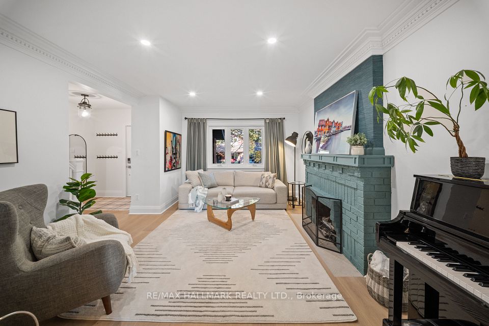 34 Highcroft Road, Toronto, ON M4L 3G2 5
