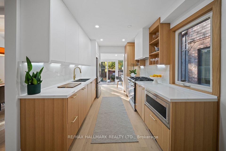 34 Highcroft Road, Toronto, ON M4L 3G2 8