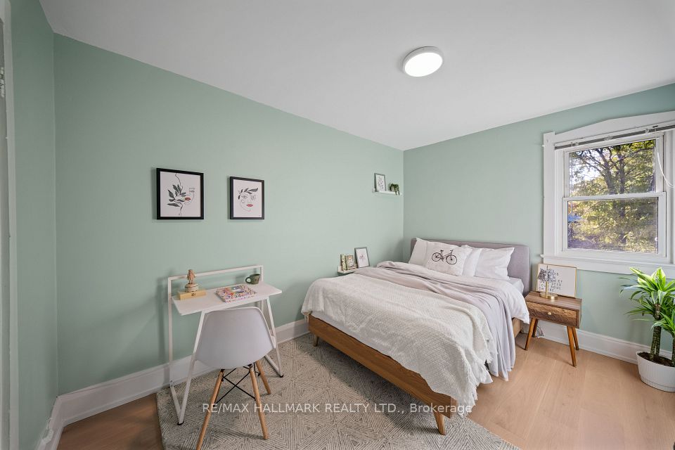 34 Highcroft Road, Toronto, ON M4L 3G2 14
