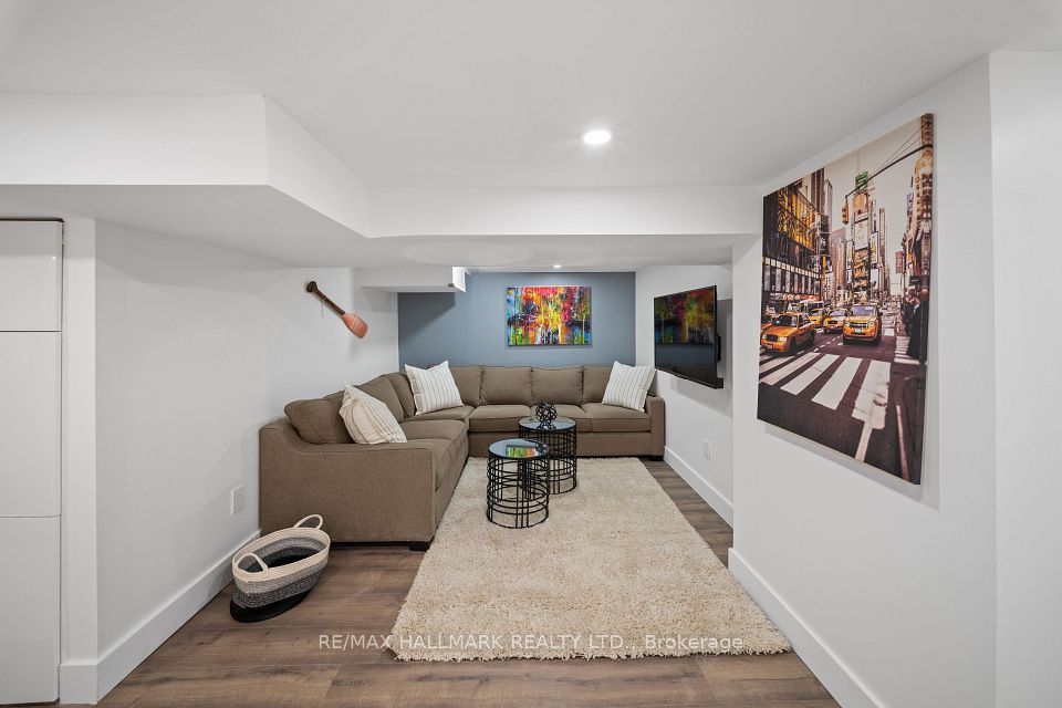 34 Highcroft Road, Toronto, ON M4L 3G2 23