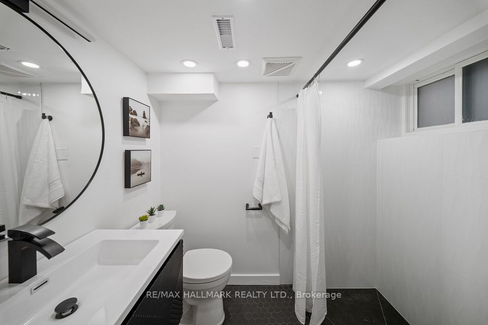 34 Highcroft Road, Toronto, ON M4L 3G2 25
