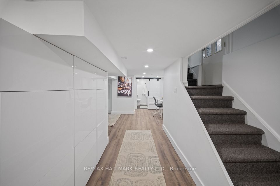 34 Highcroft Road, Toronto, ON M4L 3G2 21