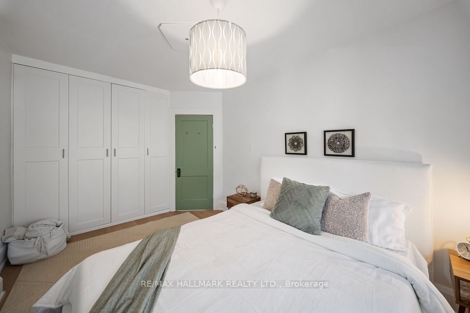 34 Highcroft Road, Toronto, ON M4L 3G2 13