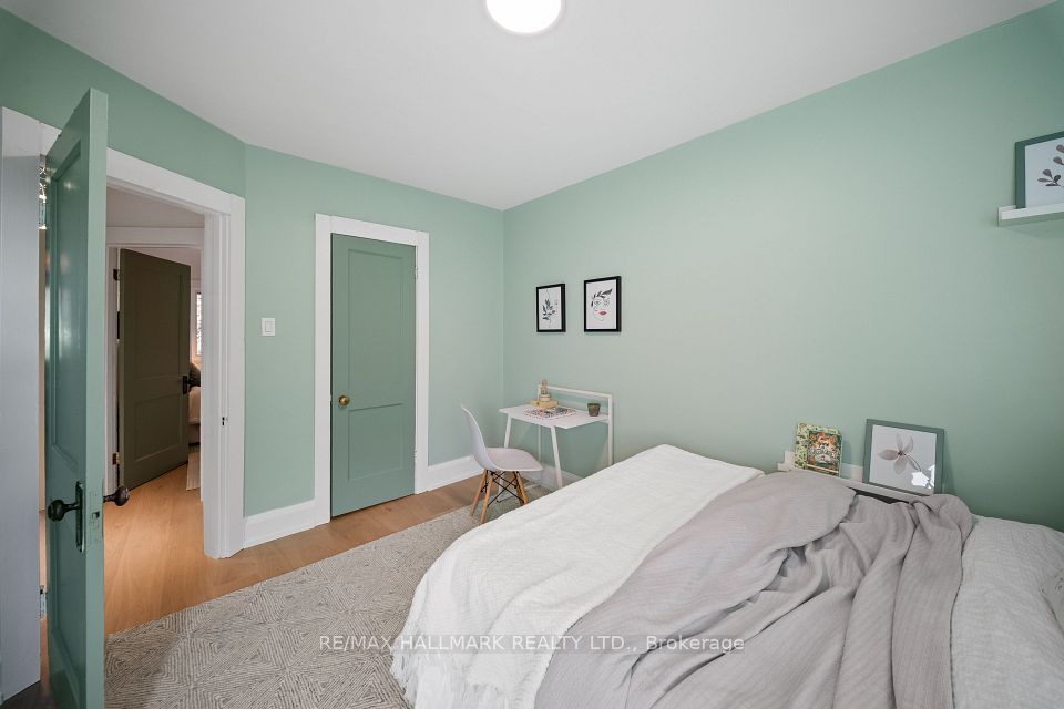 34 Highcroft Road, Toronto, ON M4L 3G2 15