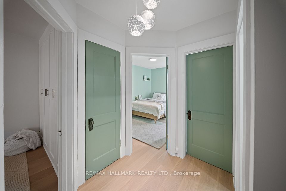 34 Highcroft Road, Toronto, ON M4L 3G2 19