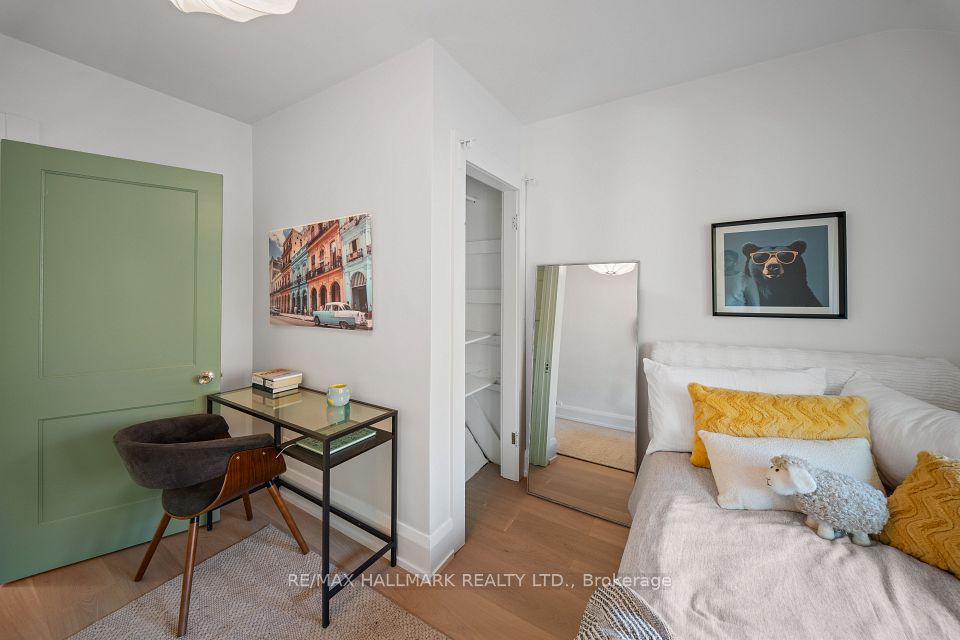 34 Highcroft Road, Toronto, ON M4L 3G2 18