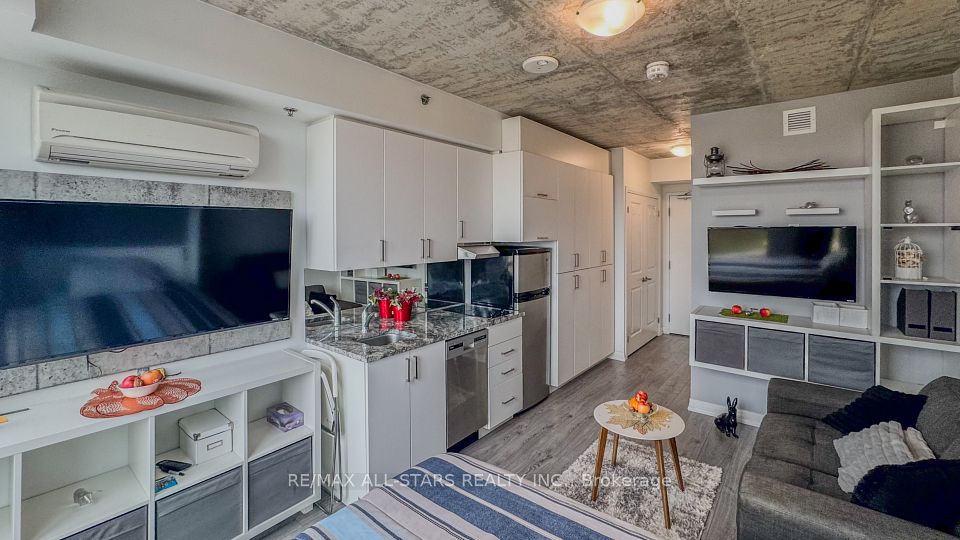 1900 Simcoe Street N 727, Oshawa, ON L1G 4Y3 5