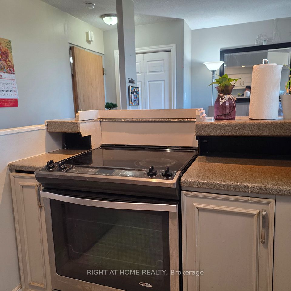454 Centre Street 410, Oshawa, ON L1H 4C2 12
