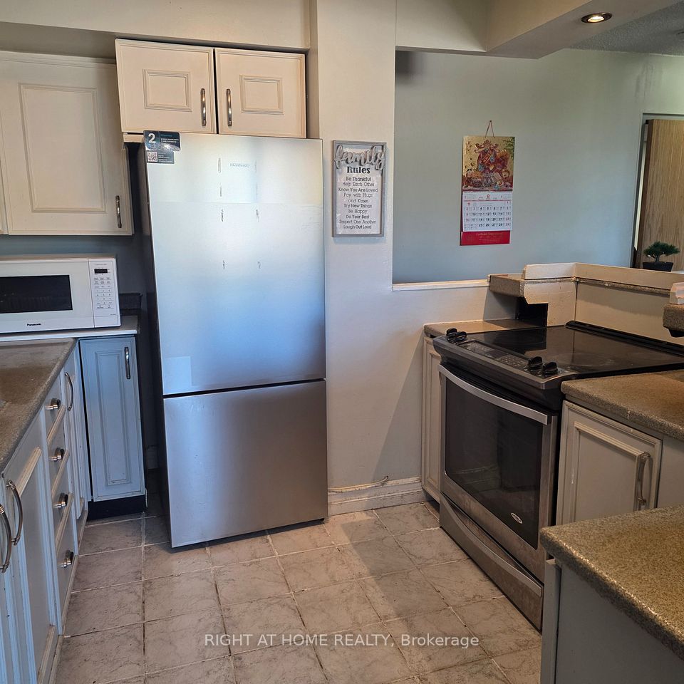 454 Centre Street 410, Oshawa, ON L1H 4C2 11