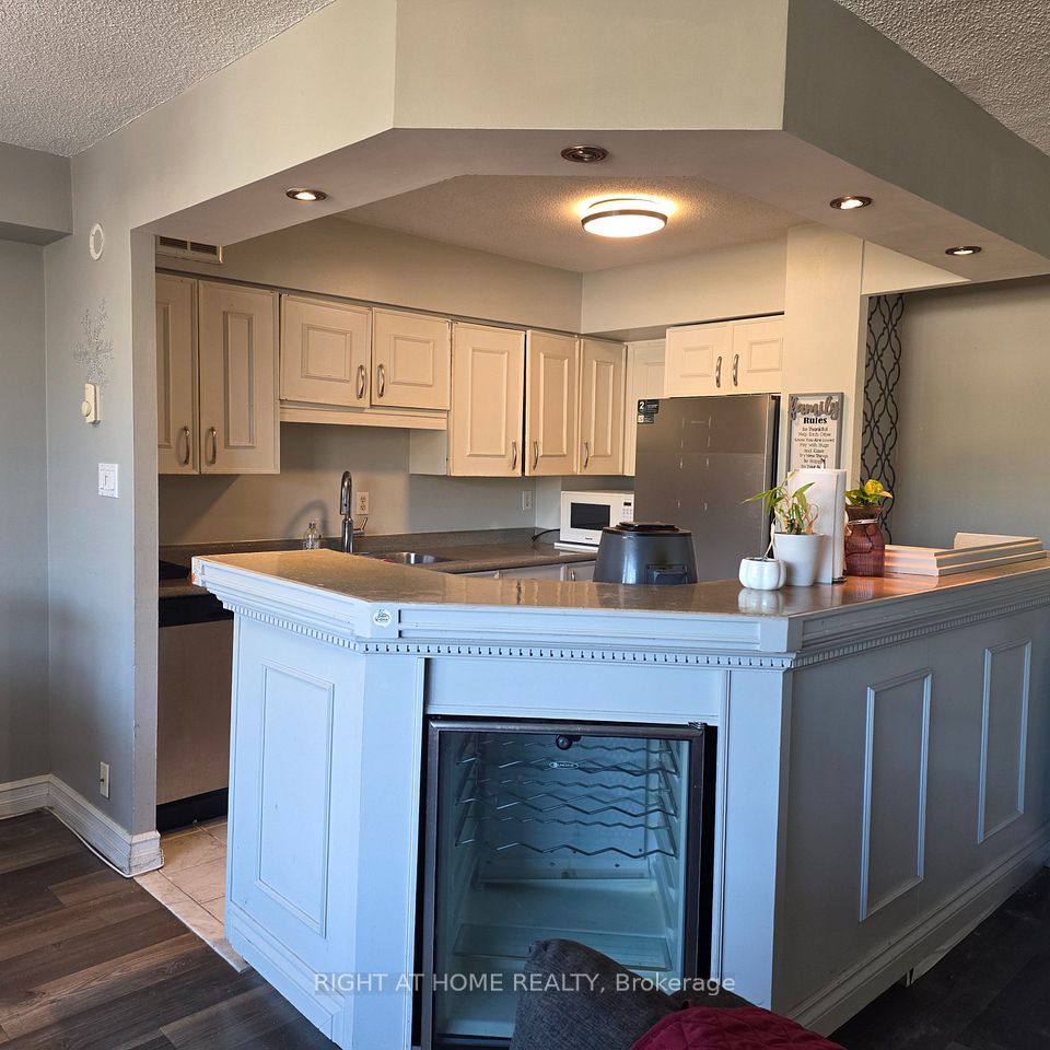 454 Centre Street 410, Oshawa, ON L1H 4C2 10