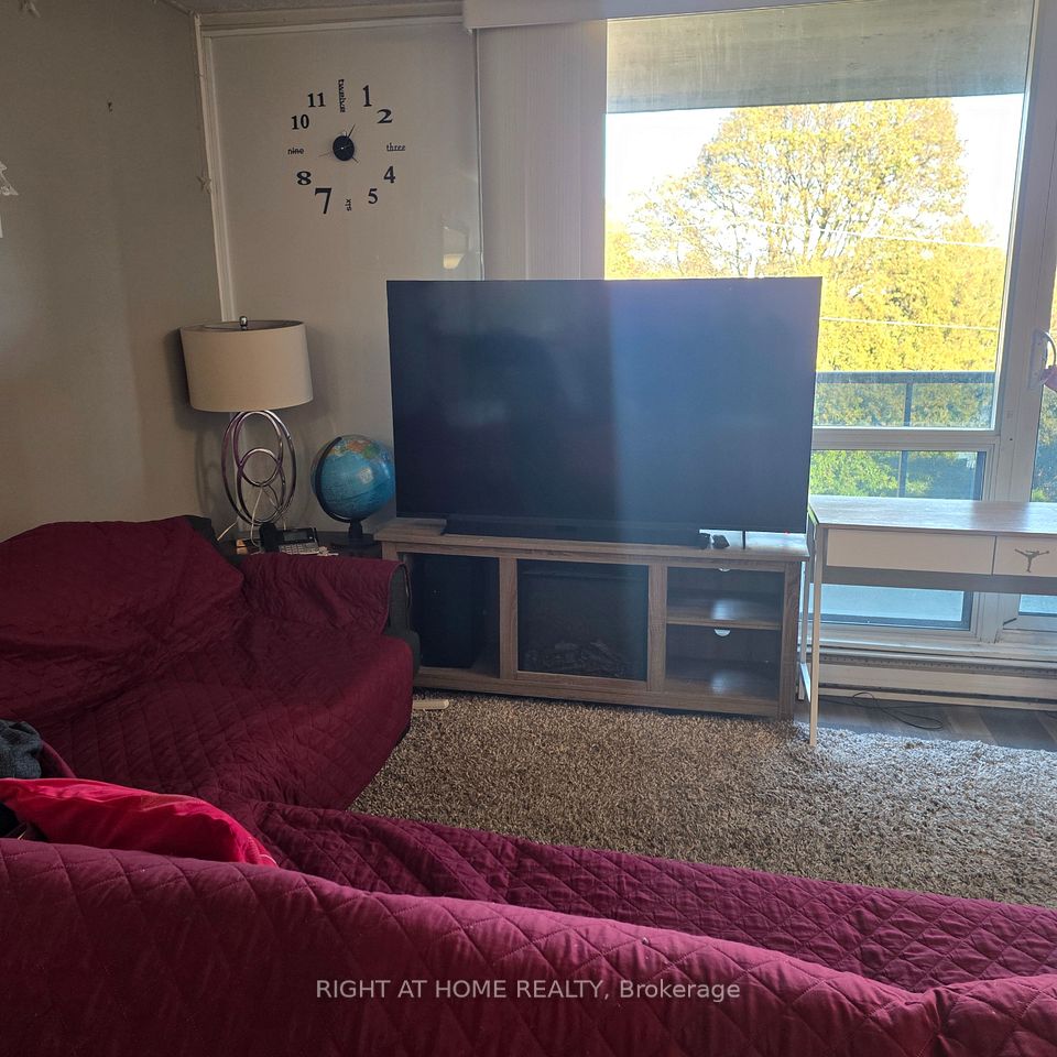 454 Centre Street 410, Oshawa, ON L1H 4C2 9