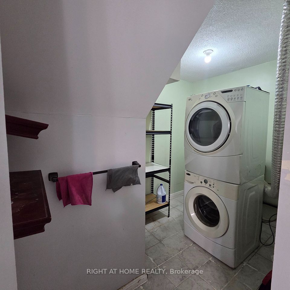 454 Centre Street 410, Oshawa, ON L1H 4C2 22