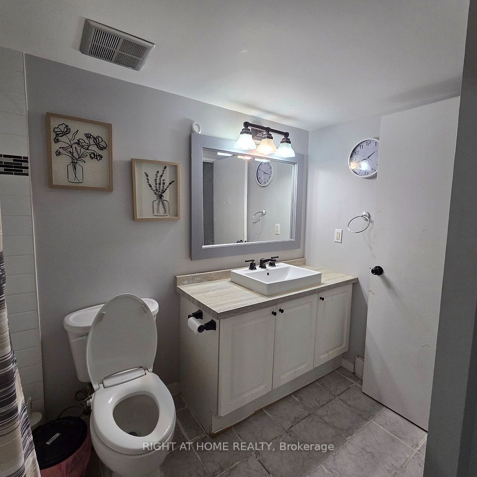 454 Centre Street 410, Oshawa, ON L1H 4C2 21