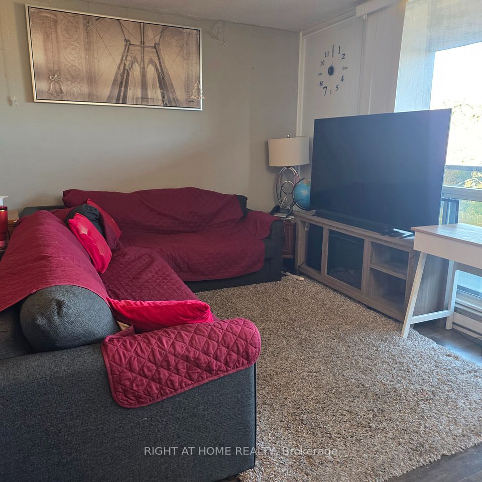454 Centre Street 410, Oshawa, ON L1H 4C2 8