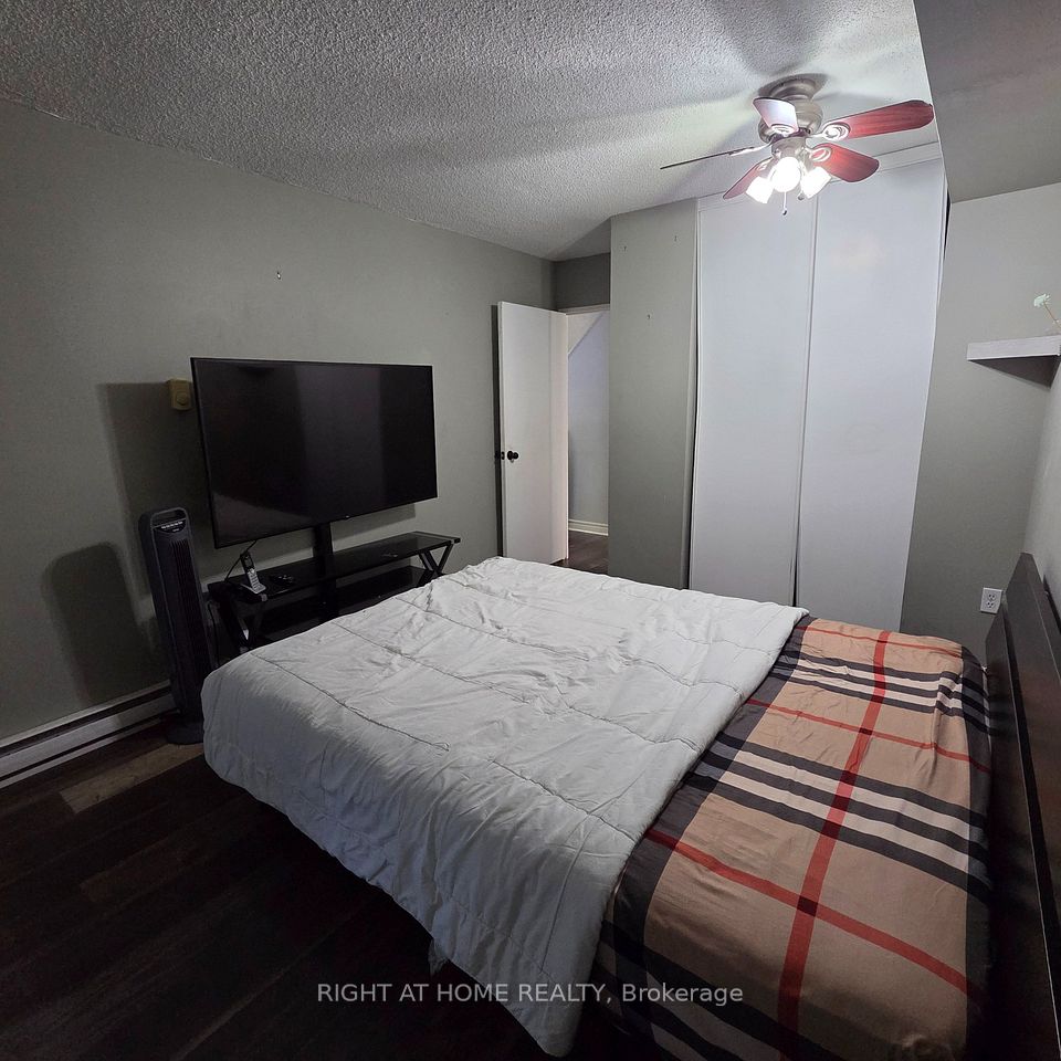 454 Centre Street 410, Oshawa, ON L1H 4C2 18