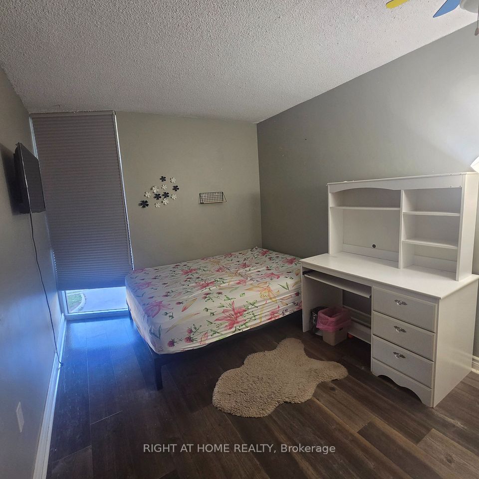 454 Centre Street 410, Oshawa, ON L1H 4C2 14