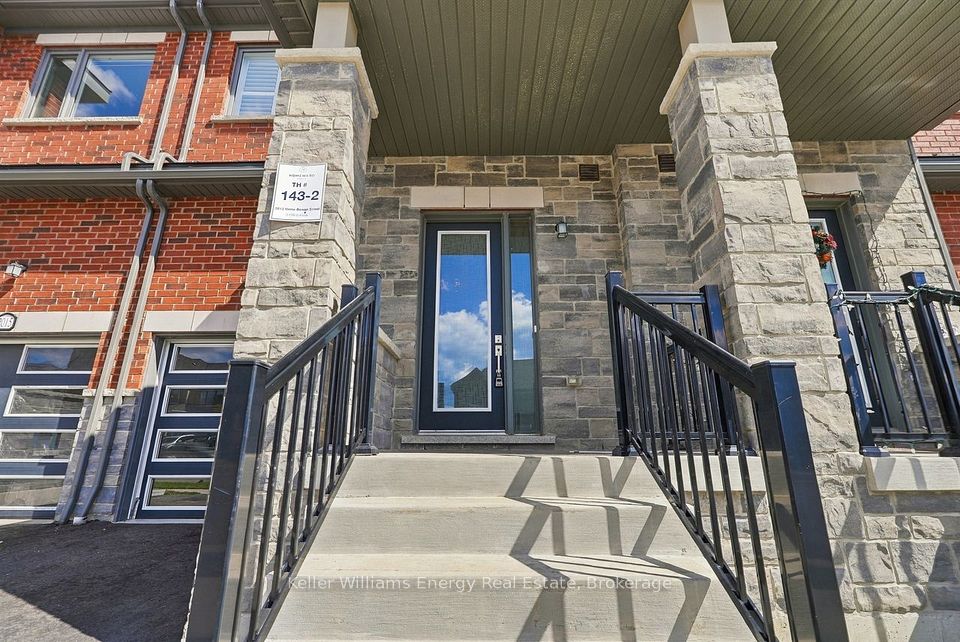 2013 Verne Bowen Street, Oshawa, ON L1L 0S1 3
