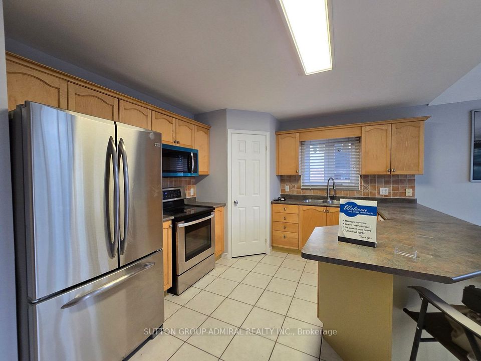 195 Ryerson Crescent Main Flr, Oshawa, ON L1G 8A8 2