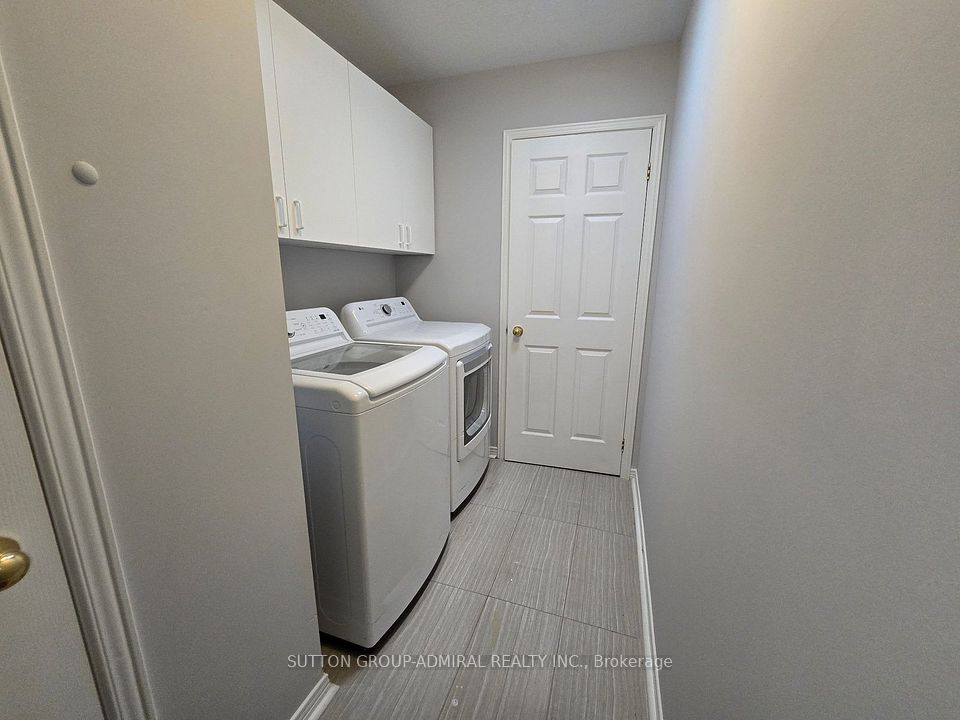 195 Ryerson Crescent Main Flr, Oshawa, ON L1G 8A8 8