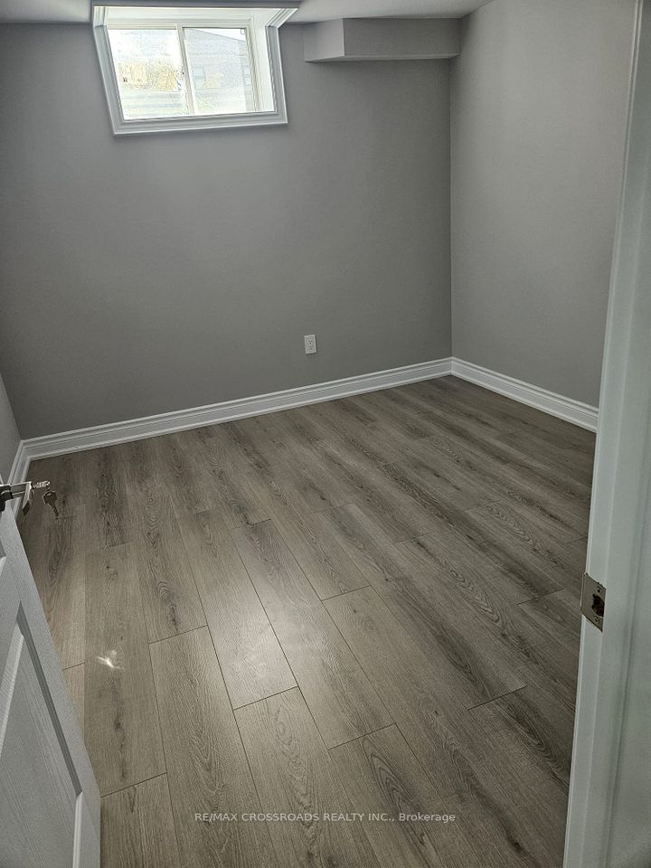 1291 Apollo Street, Oshawa, ON L1K 3E7 6