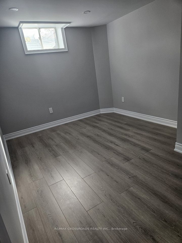 1291 Apollo Street, Oshawa, ON L1K 3E7 4