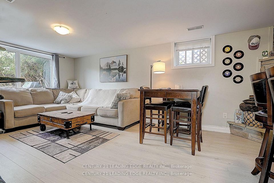 284 Dover Street BSMT, Oshawa, ON L1G 6G6 6