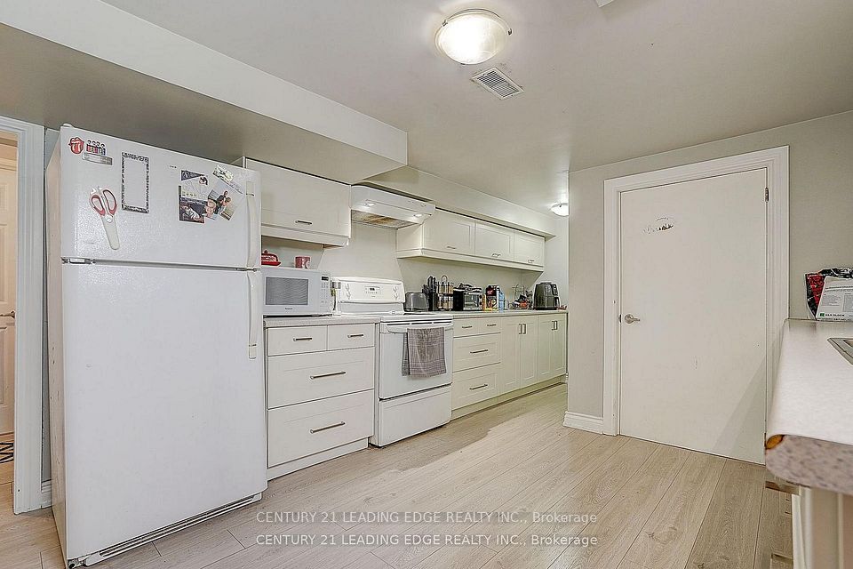 284 Dover Street BSMT, Oshawa, ON L1G 6G6 12