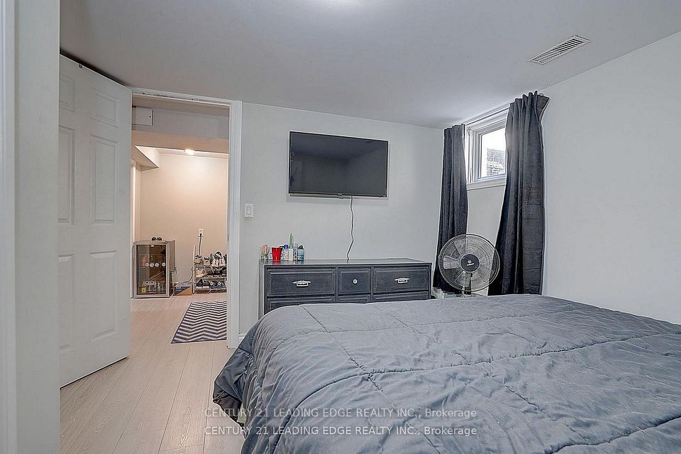 284 Dover Street BSMT, Oshawa, ON L1G 6G6 14