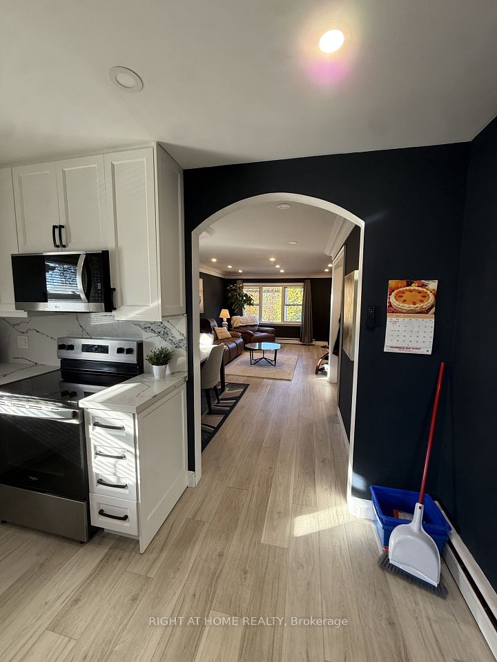 385 Mary Street N UpperFloor, Oshawa, ON L1G 5C9 25