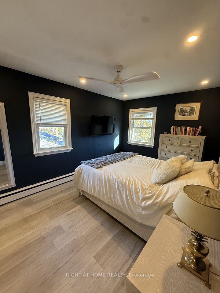 385 Mary Street N UpperFloor, Oshawa, ON L1G 5C9 12