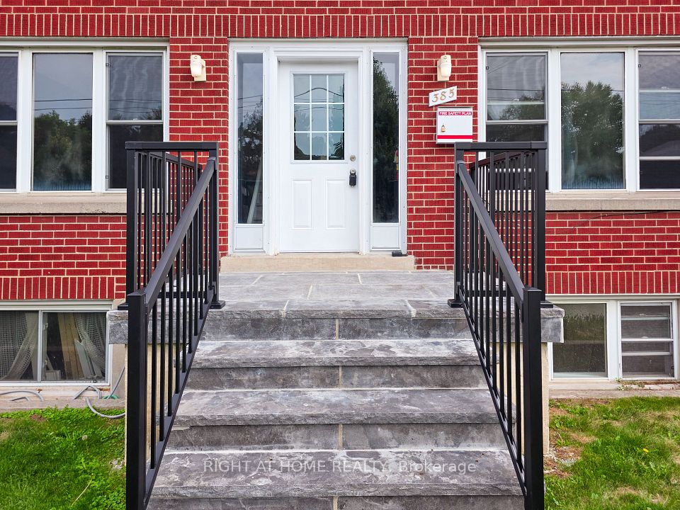 385 Mary Street N UpperFloor, Oshawa, ON L1G 5C9 4