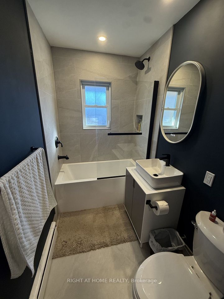 385 Mary Street N UpperFloor, Oshawa, ON L1G 5C9 24